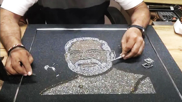 “Vẽ” chân dung bằng kim cương