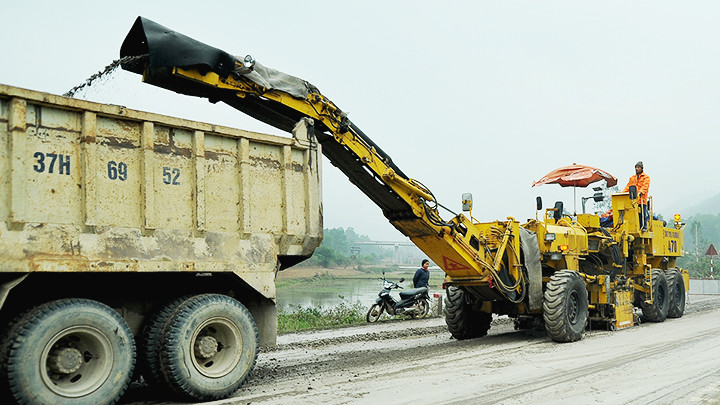 Định mức xây dựng dùng cho đầu tư công thường có sự chậm trễ so với giá thành xây dựng thực tế. Ảnh: NGUYỄN HẢI