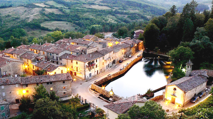 Làng cổ Santa Fiora sở hữu cảnh quan thơ mộng. Ảnh: COMMUNE SANTA FIORA