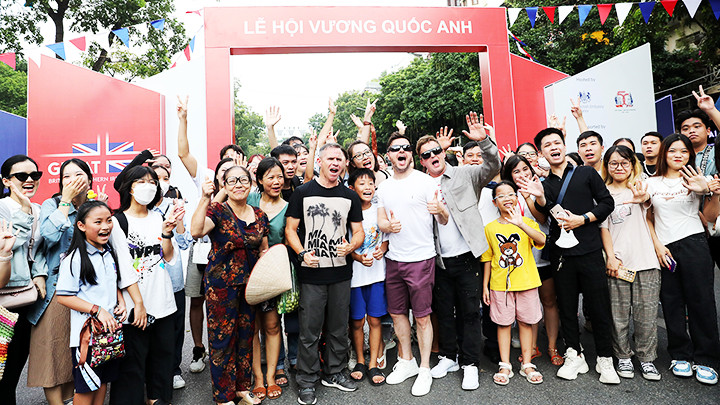 Cùng hòa nhịp với ban nhạc 911 xứ sở sương mù. 