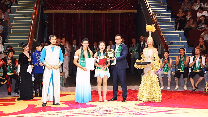 Phần trình diễn của Hiển Phước - Thanh Hoa tại Liên hoan nghệ thuật xiếc quốc tế được đánh giá cao.