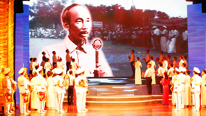 Chủ tịch Hồ Chí Minh luôn là nguồn cảm hứng lớn cho các sáng tác của nhiều thế hệ văn nghệ sĩ Việt Nam. Ảnh: ANH QUÂN