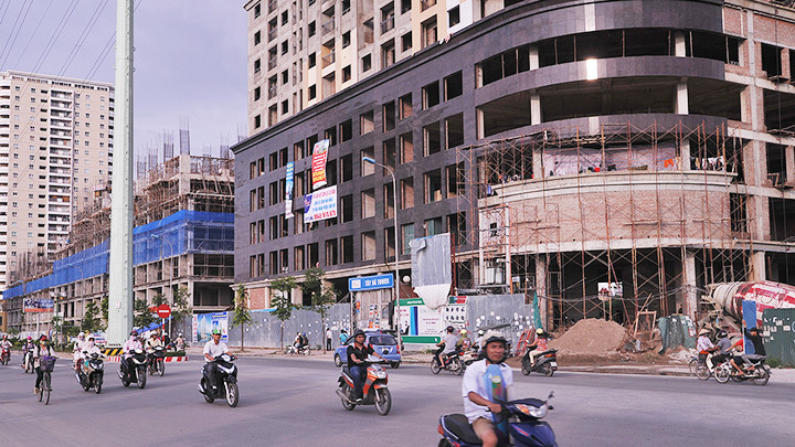 Nhiều doanh nghiệp bất động sản lựa chọn việc trả gốc và lãi trái phiếu bằng tài sản. Ảnh: SONG ANH