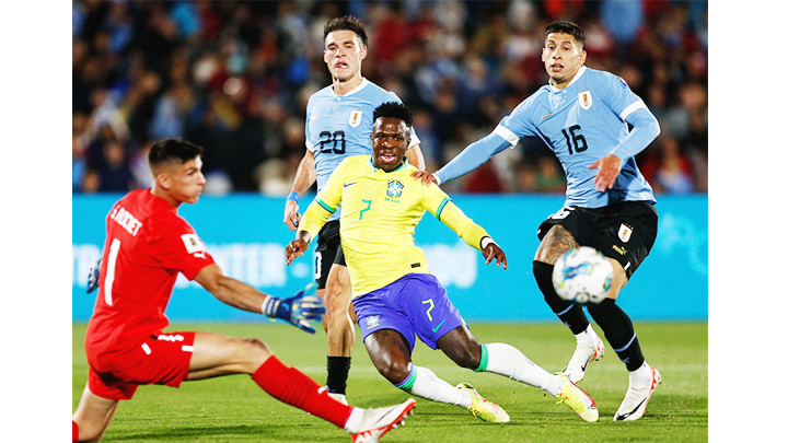 Brazil thể hiện lối chơi thiếu thuyết phục trước Urugoay.