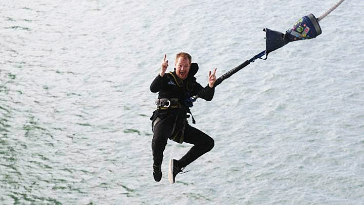 Nhảy bungee liên tục trong một ngày