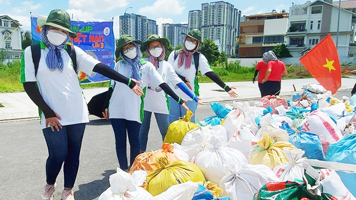 Các thành viên OU Green Plus tích cực tham gia các hoạt động bảo vệ môi trường.