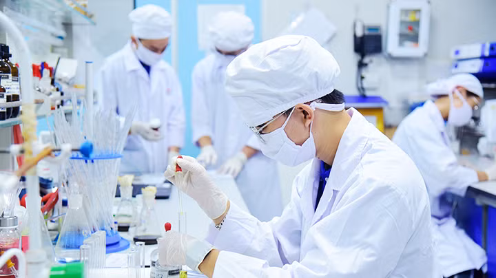 Đào tạo ngành “Dược lâm sàng” và “Công nghiệp Dược”