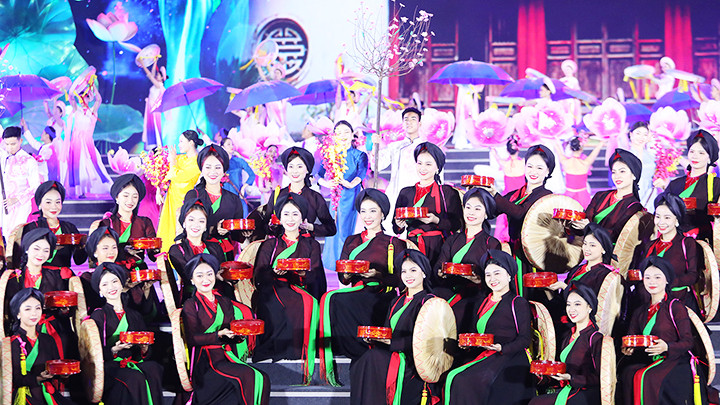  Cần xây dựng nền văn hóa Việt Nam tiên tiến, đậm đà bản sắc dân tộc theo tinh thần của Đề cương. Ảnh: KHIẾU MINH