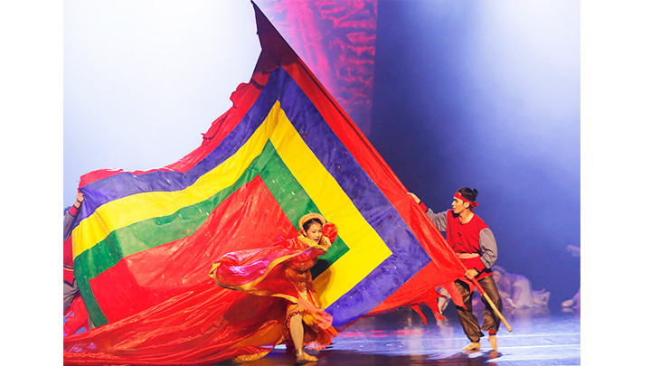 Vai trò của văn nghệ sĩ rất quan trọng trong việc phát huy các giá trị văn hóa.