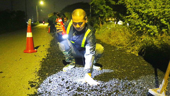 Anh Phạm Văn Hiếu thầm lặng suốt nhiều năm đi chữa lành những con đường.