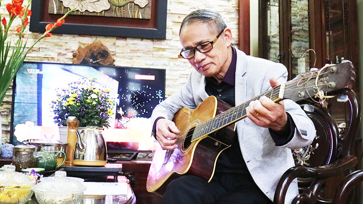 Nhạc sĩ Ngọc Khuê với sáng tác mới.