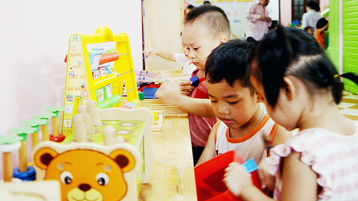 Mức thu học phí ở tất cả các cấp khu vực thành thị năm học 2023-2024 đều là 300.000 đồng/học sinh/tháng. Ảnh: NGUYỄN NAM