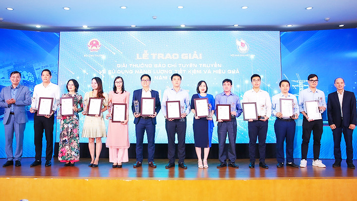 Trao giải báo chí về tiết kiệm năng lượng