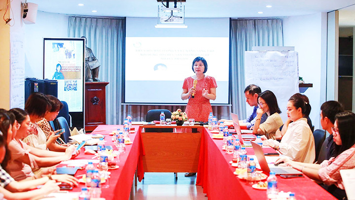 Tập huấn kỹ năng tác nghiệp có góc độ giới cho các nhà báo. Ảnh: QUANG HÙNG