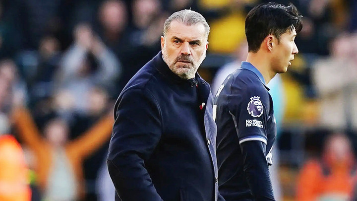 Thua hai trận và để mất ngôi đầu Premier League, “tuần trăng mật” của HLV Ange Postecoglou với Tottenham đã chính thức khép lại.