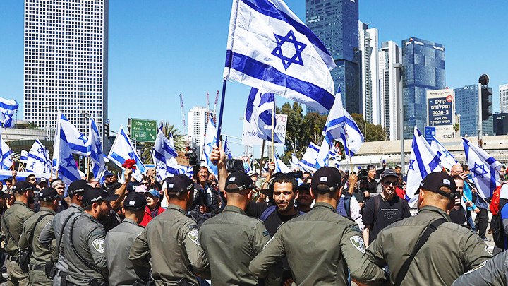 Tuần hành phản đối cải cách tư pháp tại Israel. Ảnh: THE NEW YORK TIMES