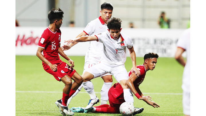 ĐT Việt Nam có trận đấu chưa được như mong đợi với kết quả hòa 0-0 trước đội tuyển ĐT Singapore. Ảnh: N.K