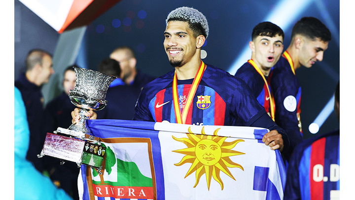 Ronald Araujo là thương vụ hời mà Barca đang có.