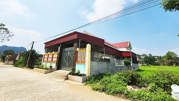 Nhiều người dân ở thị trấn Quý Lộc xây nhà trên đất chưa có sổ đỏ. Ảnh: QUÝ LỘC