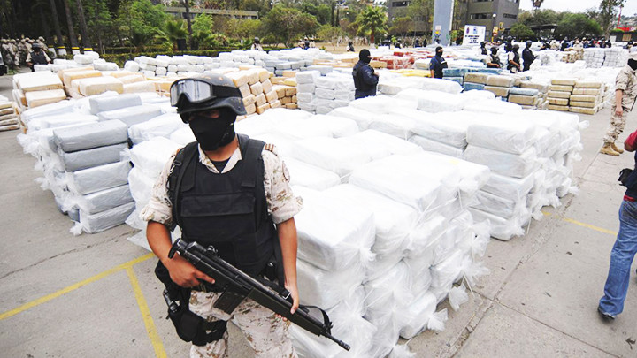 Lực lượng an ninh Mexico thu giữ lượng lớn ma túy. Ảnh: AP