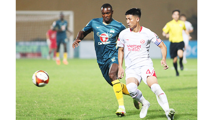 Với lực lượng tương đối mạnh nhưng CLB Viettel lại gây thất vọng khi chỉ xếp ở vị trí thứ 10 V.League 2023. Ảnh: LÊ MINH