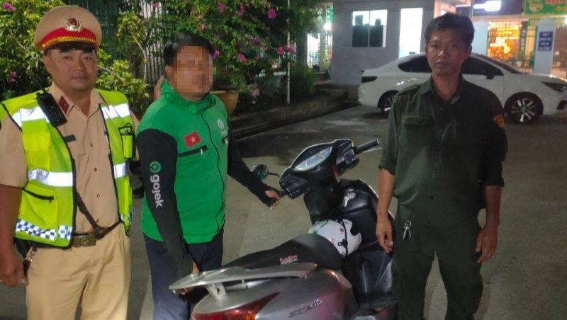 Đối tượng Nguyễn Đức Nhân (giữa). 