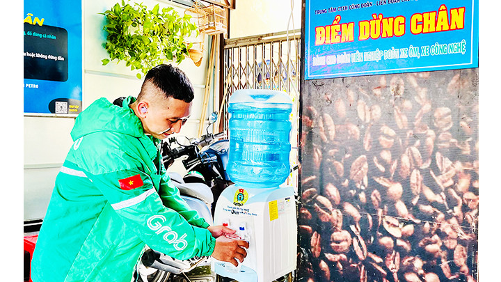 “Điểm dừng chân” đầu tiên cho nghiệp đoàn xe ôm, xe công nghệ tại quận Bình Tân.