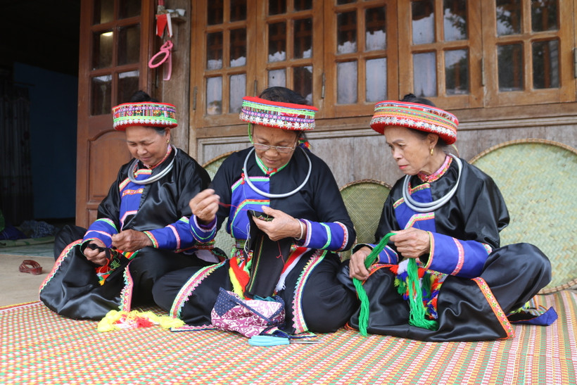 Người dân ở thôn Phiêng Phàng và Nà Pài từng bước khôi phục bản sắc. 