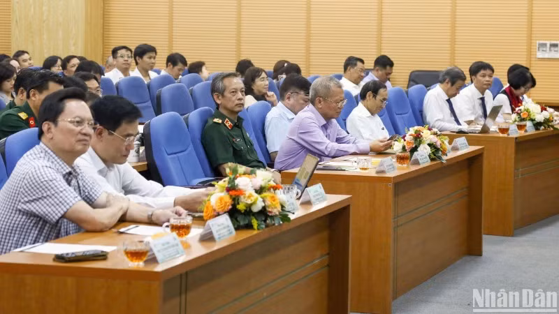 Các chuyên gia, nhà khoa học tham dự hội nghị.