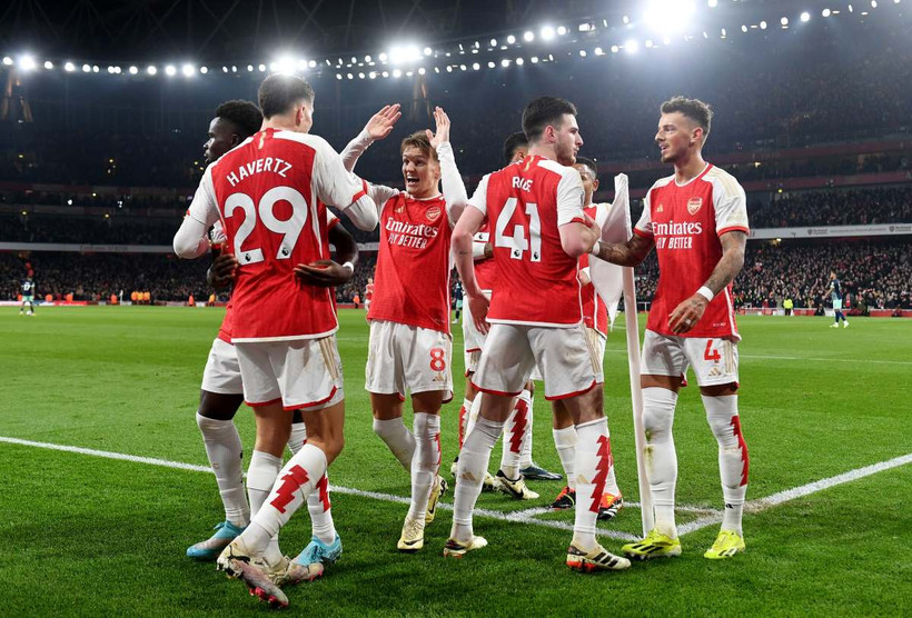 Arsenal vừa có tám trận thắng liên tiếp ở Premier League.