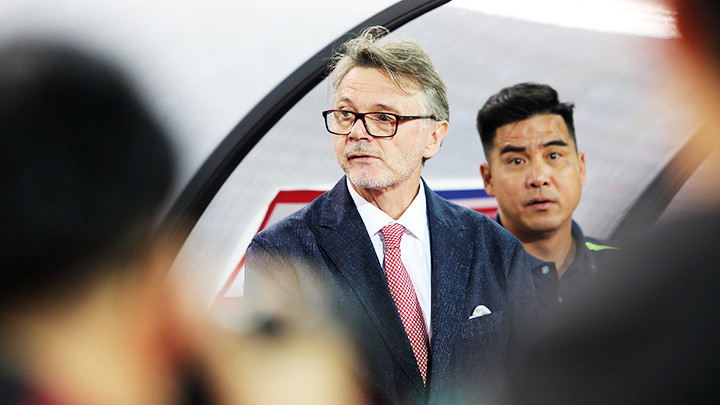 HLV Troussier đang gặp nhiều áp lực sau thành tích kém của ĐTVN. Ảnh: LÊ MINH