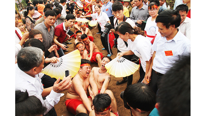 Kéo co ngồi tại Lễ hội đền Trấn Vũ. Ảnh: LÊ MINH