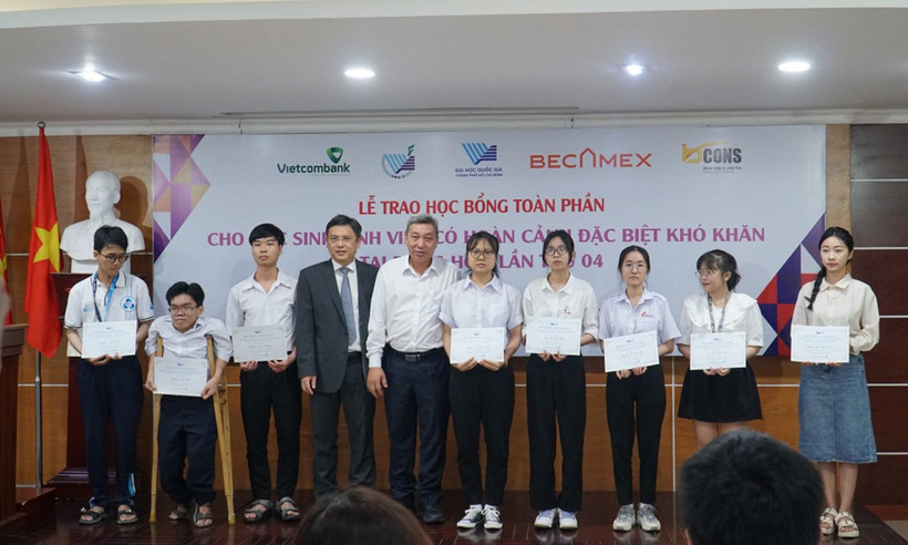 Lế trao học bổng toàn phần