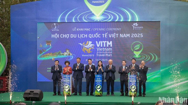 Hội chợ VITM Hà Nội 2025 khai mạc với chủ đề “Phát triển điểm đến xanh, nâng tầm du lịch Việt Nam”. 
