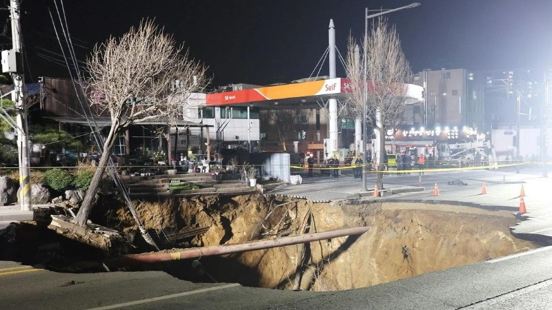 Hố tử thần xuất hiện trên đường phố ở Seoul, Hàn Quốc ngày 24/3/2025. 