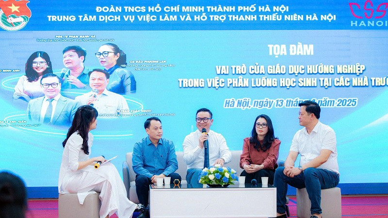 Các diễn giả thảo luận về hướng nghiệp tại Tọa đàm.