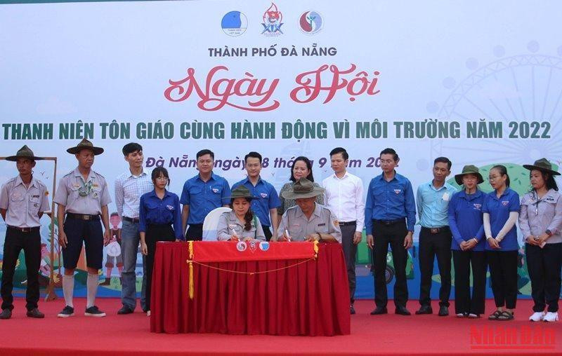 Ký kết phong trào thanh niên tôn giáo hành động vì môi trường.