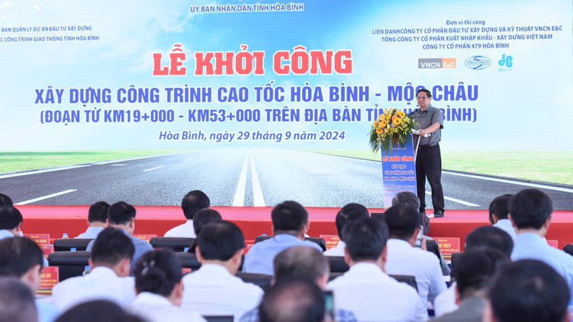 Thủ tướng Phạm Minh Chính phát biểu tại lễ khởi công tuyến đường cao tốc Hoà Bình-Mộc Châu.