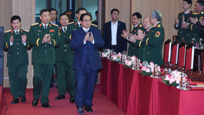 Thủ tướng Phạm Minh Chính thăm, chúc mừng cán bộ, giảng viên, học viên Học viện Quốc phòng.