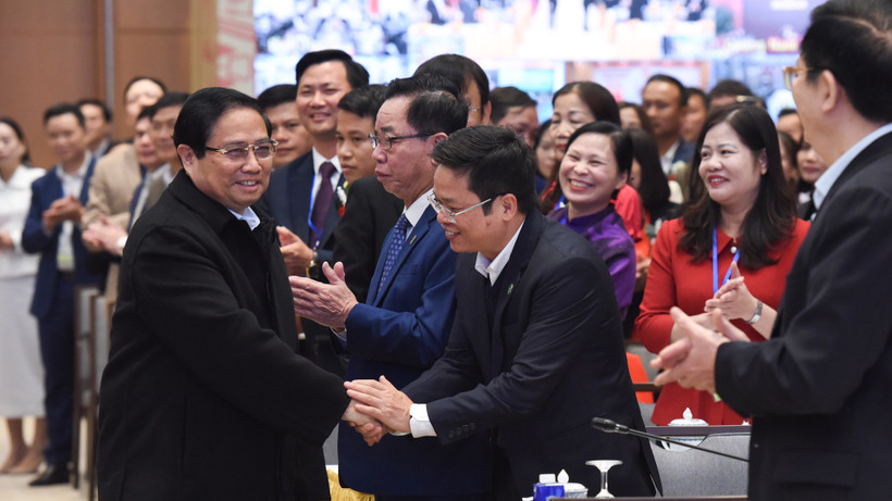Thủ tướng Phạm Minh Chính với các đại biểu dự Hội nghị đối thoại với nông dân Việt Nam năm 2024.