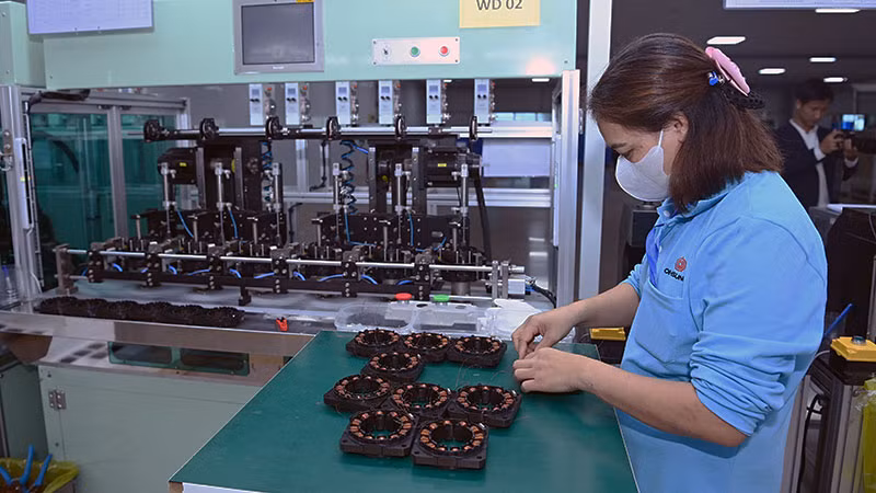 Sản xuất linh kiện màn hình led tại Công ty Ohsung Vina, Khu công nghiệp Liên Hà Thái (Thái Bình). (Ảnh: DUY LINH)