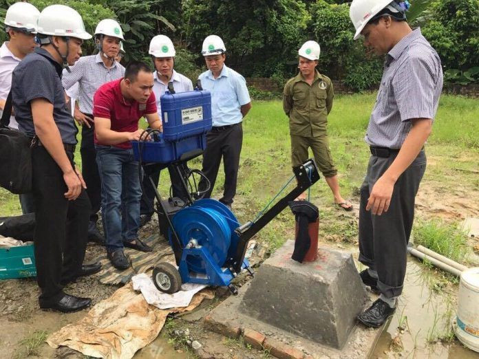 Hoạt động phân tích mẫu nước của Liên đoàn Quy hoạch và Điều tra tài nguyên nước miền bắc (Bộ Tài nguyên và Môi trường).