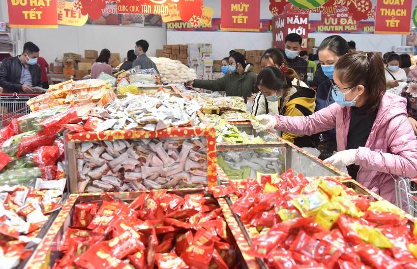 Người dân mua hàng Tết tại siêu thị Big C (Hà Nội). (Ảnh: ANH AN)