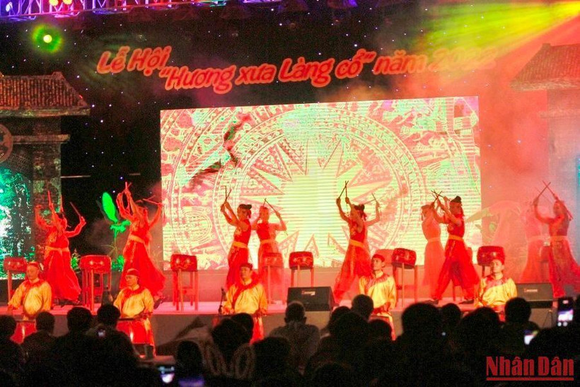 Tiết mục nghệ thuật mở màn chương trình khai hội “Hương xưa làng cổ” năm 2022.
