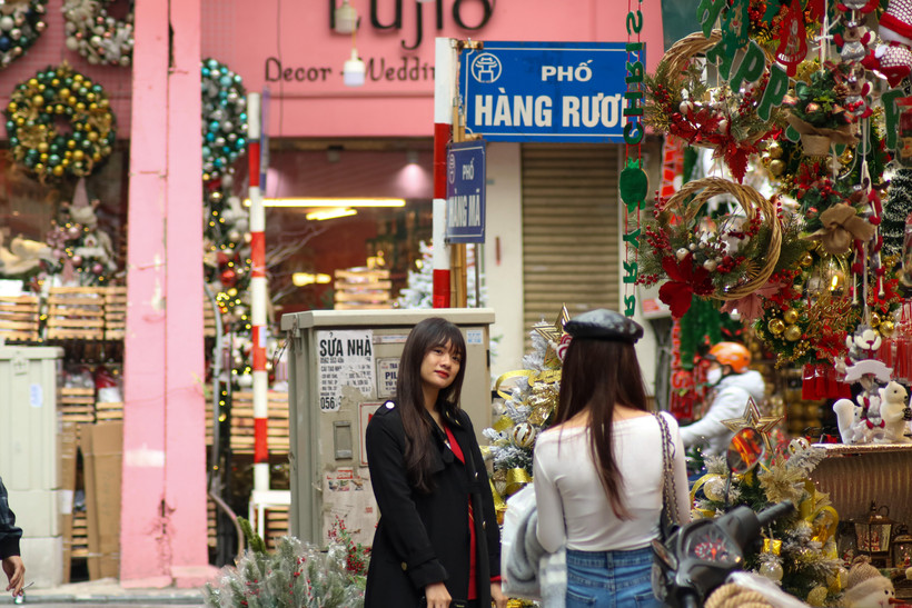 [Ảnh] Phố cổ Hà Nội rực rỡ đón Giáng sinh