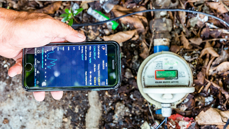 Kiểm tra, ghi chỉ số đồng hồ nước của khách hàng.