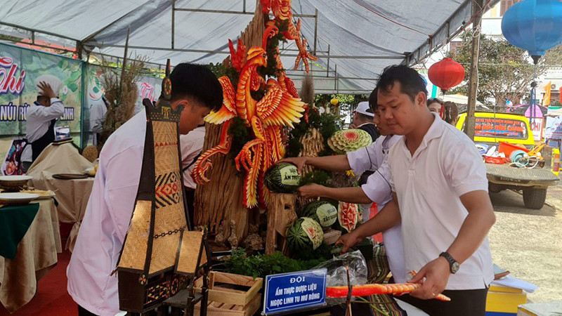 Bài dự thi của Đội ẩm thực dược liệu Ngọc Linh Tu Mơ Rông.