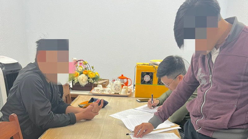 Cơ quan Công an đang lấy lời khai của N.C.H. (Ảnh: Công an cung cấp) 