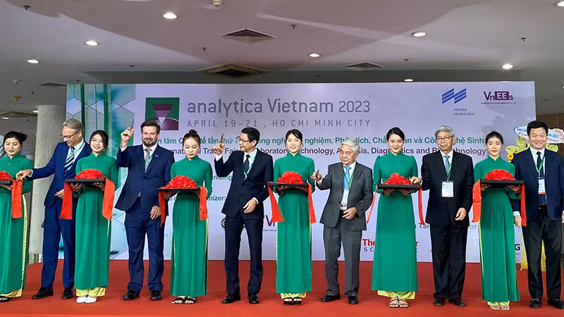 Nghi thức khai mạc triển lãm quốc tế lần thứ 7 về công nghệ phân tích, thí nghiệm, chẩn đoán và công nghệ sinh học.