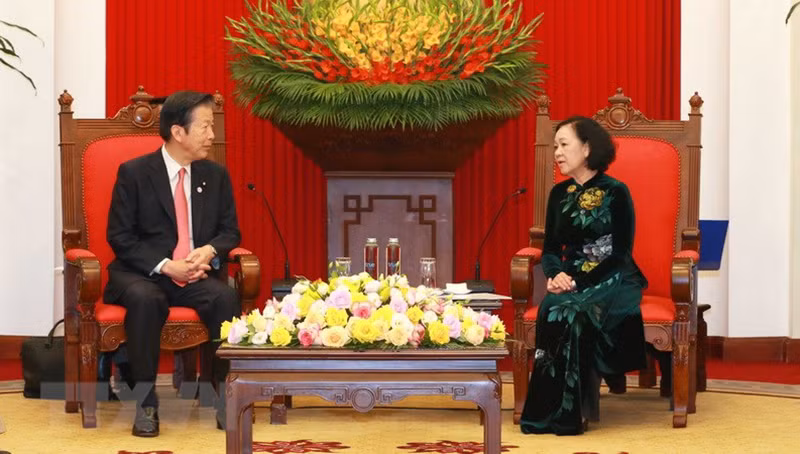 Thường trực Ban Bí thư Trương Thị Mai tiếp Chủ tịch Đảng Công minh Nhật Bản Yamaguchi Natsuo. (Ảnh: Phương Hoa/TTXVN)